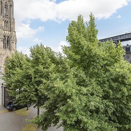 L Ange De La Cathedrale Cathedraledereims رانس